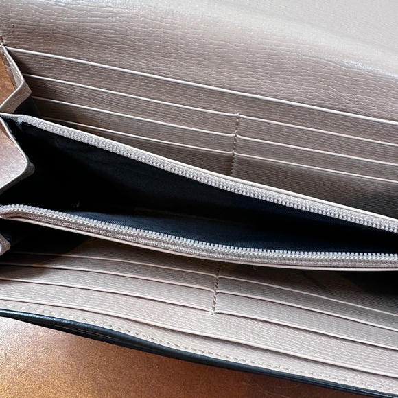 Auth Gucci Flora Leather Beige X
Multicolor Long Wallet W/Box - Picture 16 of 16